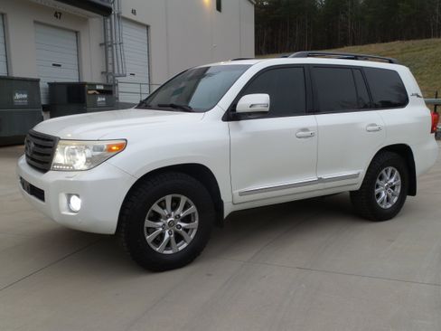 Used 2013 Toyota Land Cruiser image 1