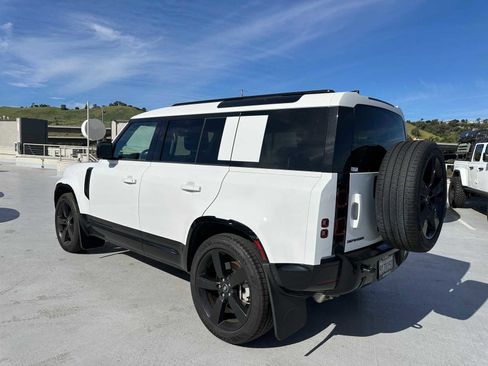 Used 2025 Land Rover Defender 110 X-Dynamic SE image 3