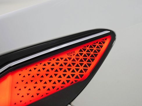 Used 2023 BMW i7 xDrive60 image 74