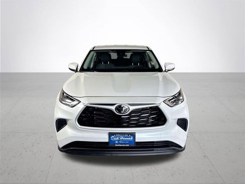 Used 2023 Toyota Highlander L image 3