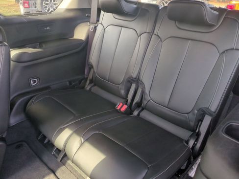 Used 2023 Jeep Grand Cherokee L Limited w/ Black Appearance Package image 24