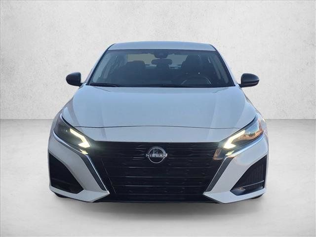 Used 2025 Nissan Altima 2.5 SV FWD image 2