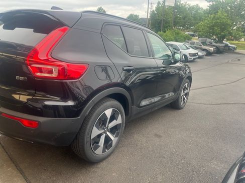 Used 2023 Volvo XC40 B5 Plus w/ Driver Assist Package AWD/4WD image 8