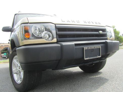 Used 2004 Land Rover Discovery S AWD/4WD image 1