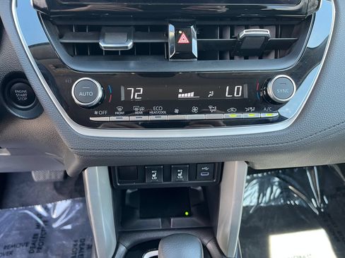 Used 2025 Toyota Corolla Cross XLE FWD image 22