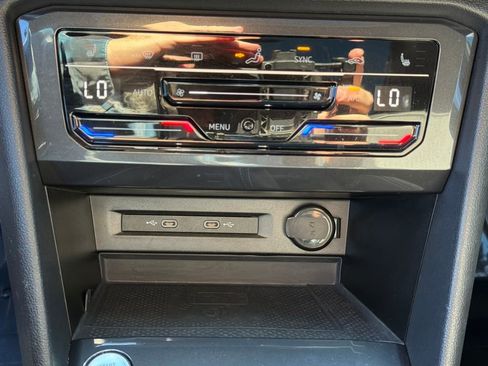 Used 2022 Volkswagen Tiguan SE R-Line image 29