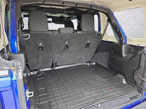 Used 2018 Jeep Wrangler Unlimited Sport S AWD/4WD image 9