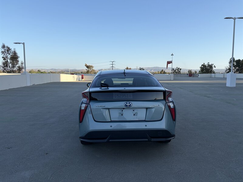 Used 2017 Toyota Prius Three Touring FWD image 4