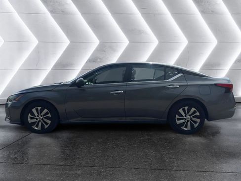 Used 2024 Nissan Altima 2.5 S image 4