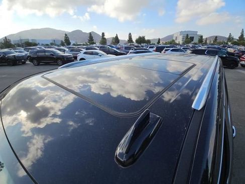 Used 2024 Cadillac Escalade ESV Premium Luxury image 2