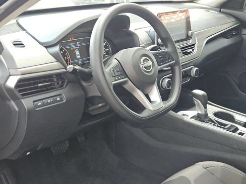 Used 2025 Nissan Altima 2.5 SV AWD/4WD image 13