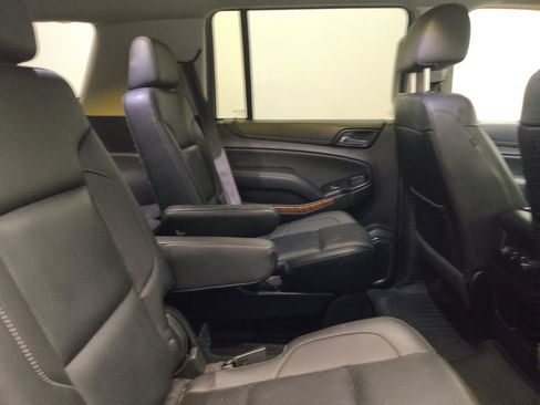Used 2018 Chevrolet Suburban Premier RWD image 19