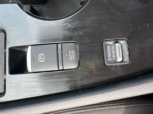 Used 2025 Nissan Rogue SV FWD image 32