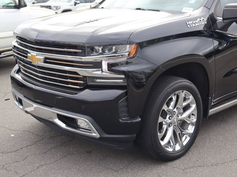 Used 2021 Chevrolet Silverado 1500 High Country w/ Technology Package image 6