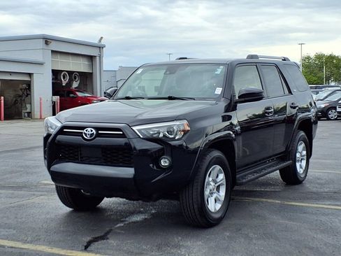 Used 2022 Toyota 4Runner SR5 AWD/4WD image 2