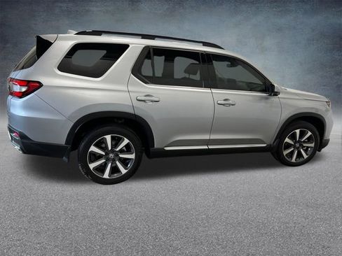 Certified 2025 Honda Pilot Touring image 6