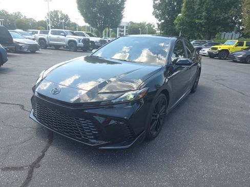 Used 2026 Toyota Camry Hybrid w/ Convenience Package FWD image 4