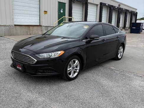 Used 2018 Ford Fusion SE FWD image 3