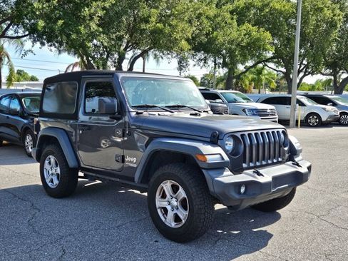 Used 2018 Jeep Wrangler Sport AWD/4WD image 3