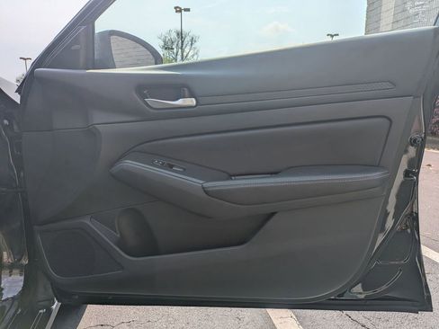 Used 2025 Nissan Altima 2.5 SV image 31