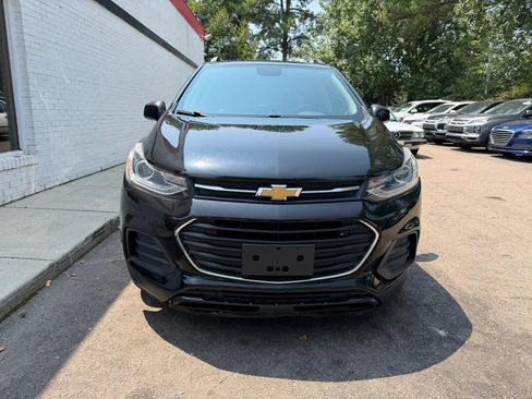Used 2019 Chevrolet Trax LT w/ LT Convenience Package FWD image 3