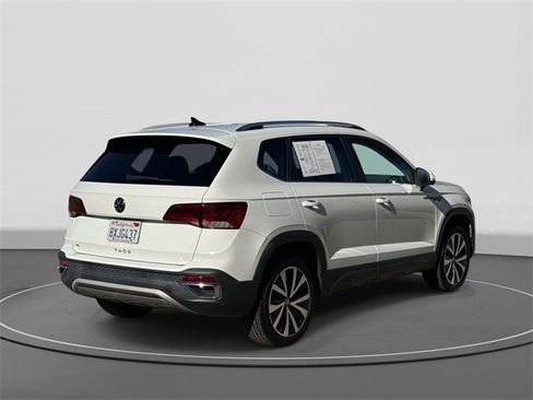Used 2022 Volkswagen Taos SE image 4