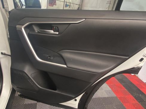 Used 2019 Toyota RAV4 XLE w/ Convenience Package AWD/4WD image 10