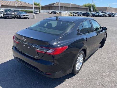 Used 2025 Toyota Camry LE FWD image 5