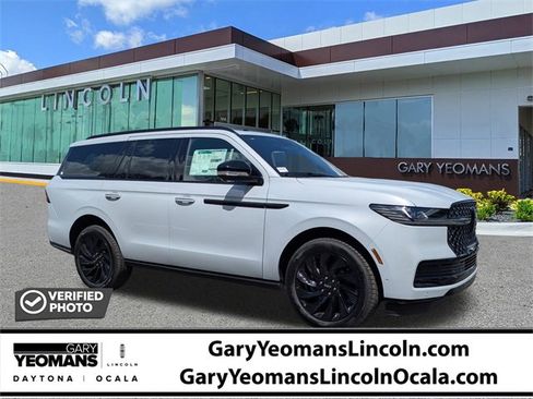 New 2025 Lincoln Navigator Reserve w/ Jet Appearance Package image 1