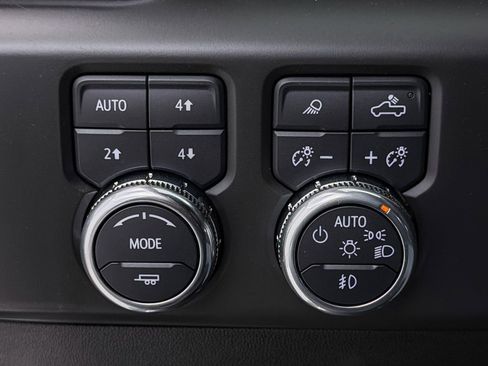 Used 2024 GMC Sierra 1500 AT4 w/ Technology Package image 9