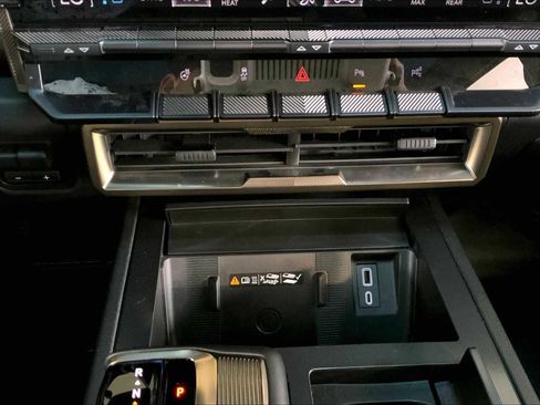 Used 2024 GMC Hummer EV 3X image 34