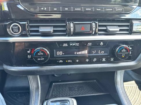 Used 2023 Nissan Pathfinder Platinum AWD/4WD image 16