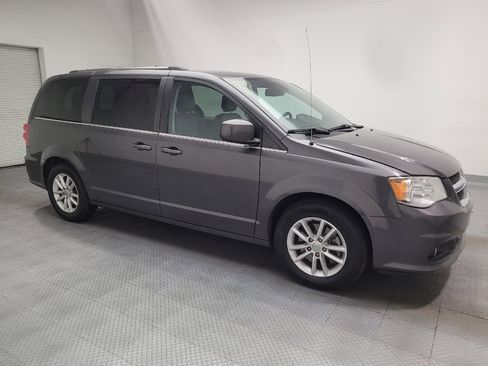 Used 2019 Dodge Grand Caravan SXT FWD image 11