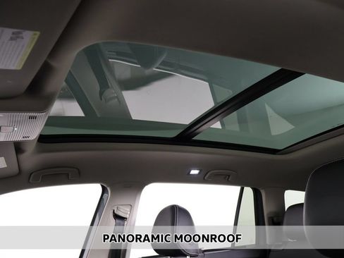 Used 2025 Volkswagen Atlas SE w/ Panoramic Sunroof Package AWD/4WD image 3