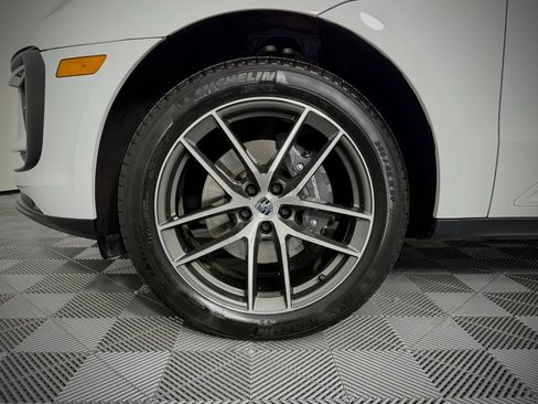 Certified 2024 Porsche Macan AWD/4WD image 13