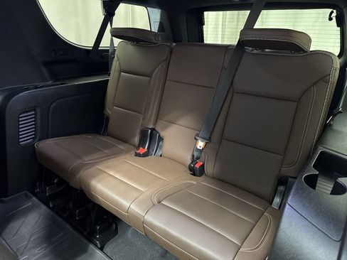 Certified 2023 Chevrolet Suburban High Country w/ Advanced Technology Package AWD/4WD image 16