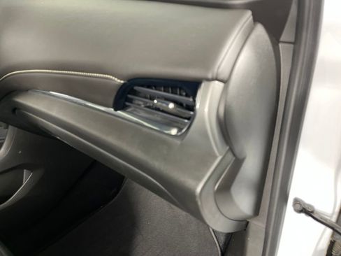 Certified 2023 Chevrolet Traverse LT FWD image 21