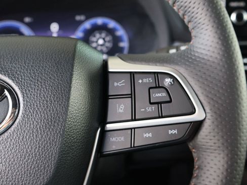 Used 2026 Toyota Sienna Platinum AWD/4WD image 42