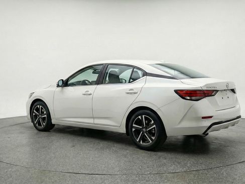 Used 2025 Nissan Sentra SV image 5