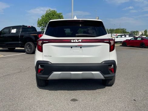 New 2026 Kia Seltos LX FWD image 6