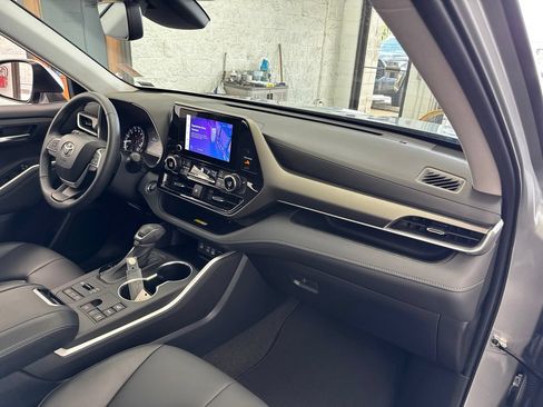 Used 2023 Toyota Highlander XLE AWD/4WD image 54