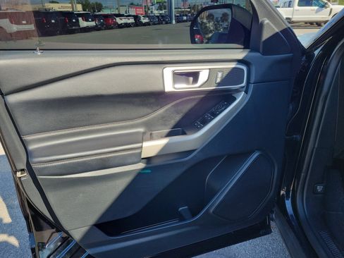 Certified 2021 Ford Explorer XLT w/ Equipment Group 202A image 5