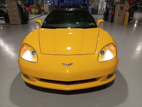 Used 2005 Chevrolet Corvette Coupe w/ Preferred Equipment Group RWD image 3