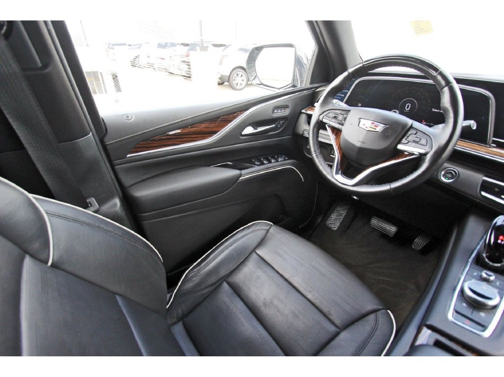 Used 2024 Cadillac Escalade Premium Luxury RWD image 8