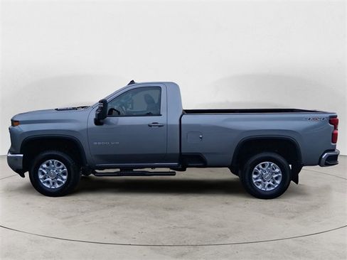 Used 2025 Chevrolet Silverado 3500 LT image 2