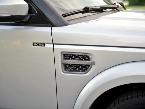 Used 2016 Land Rover LR4 HSE Silver Edition AWD/4WD image 32