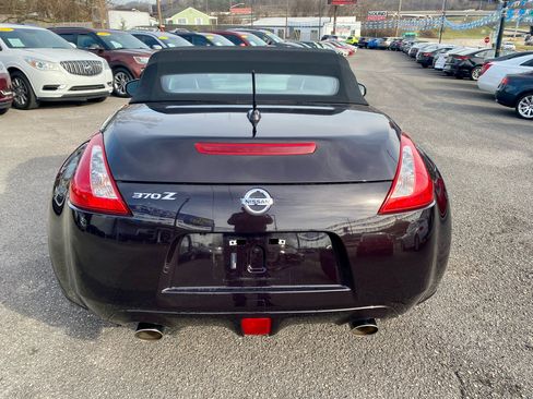 Used 2016 Nissan 370Z Touring image 6