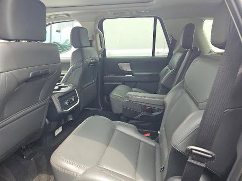 Used 2025 Ford Expedition Active AWD/4WD image 3