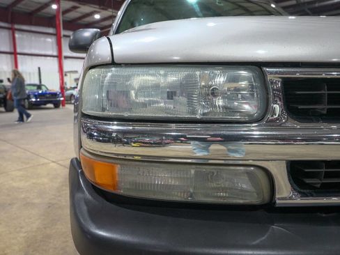 Used 2004 Chevrolet Tahoe LS image 35