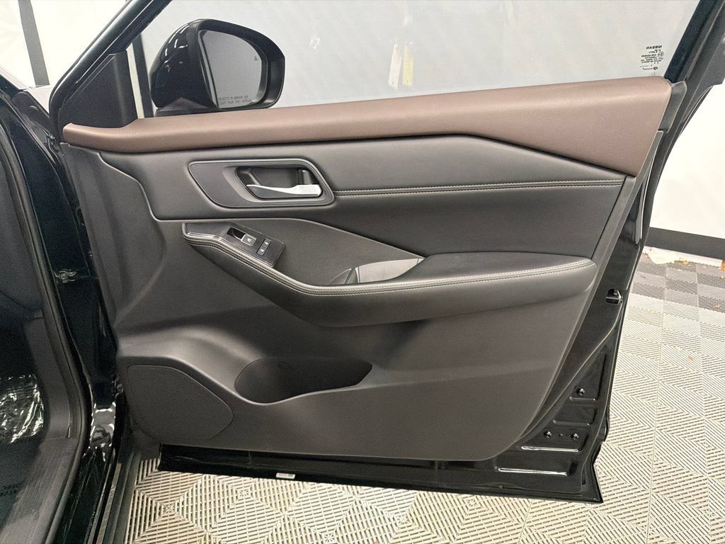 Used 2023 Nissan Rogue SL w/ SL Premium Package FWD image 16